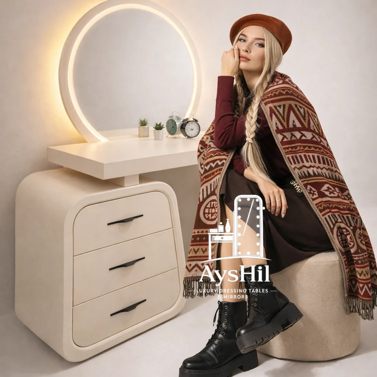 تصویر میز آرایش لاکچری مناسب اتاق خواب کوچک با فضای ذخیرهسازی عالی